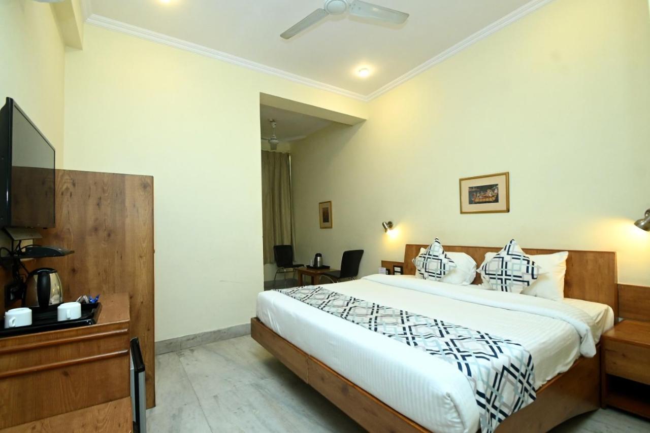 Hotel Yulia- Le Amour Inn Джайпур Екстериор снимка