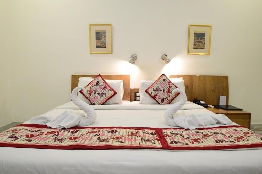 Hotel Yulia- Le Amour Inn Джайпур Екстериор снимка